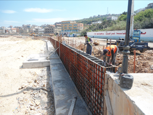 651-metre-long concrete protection wall with Modular formwork