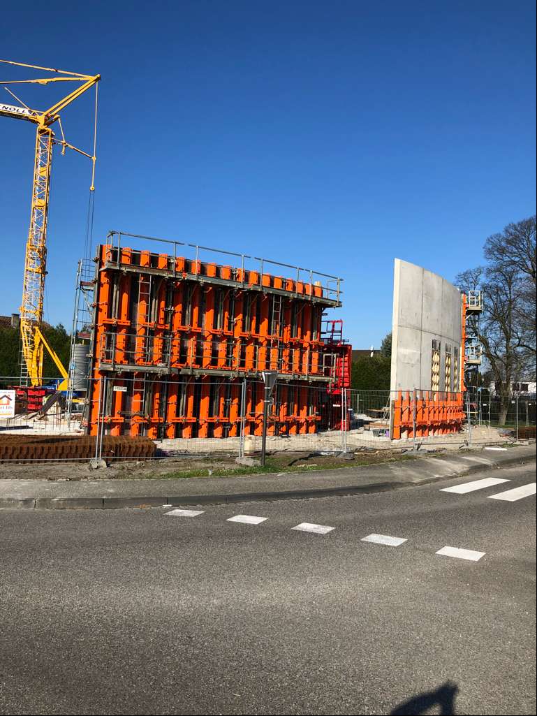 outside wall construction of the round-shape medical centre using TTK