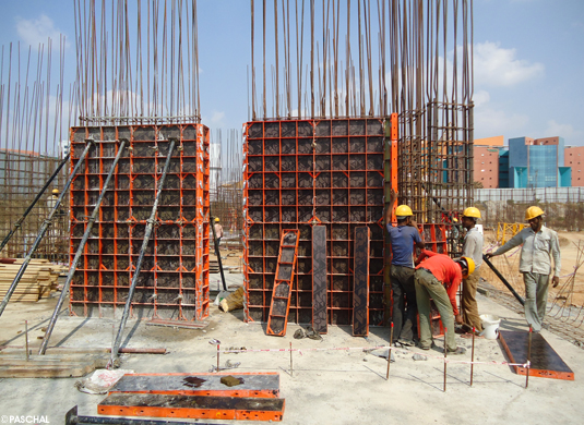 Baustelle mit Raster Universalschalung