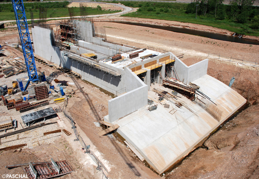 Hochwasserrückhaltebecken Wolterdingen im Bau