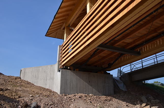 Culée de pont piétonnier bétonnée