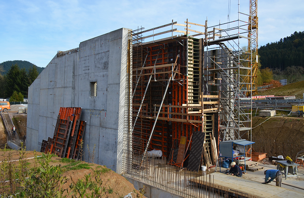 Outlet structure formed with LOGO.3 wall formwork