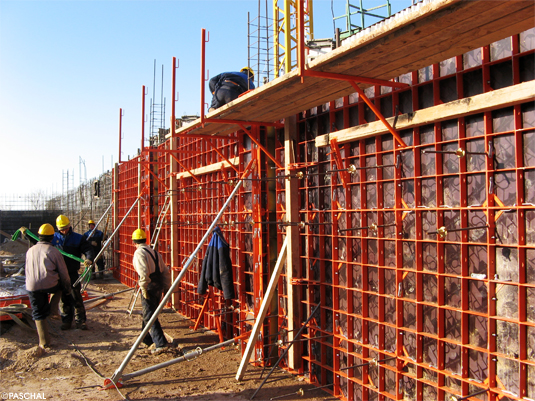 Baustelle mit Raster Universalschalung