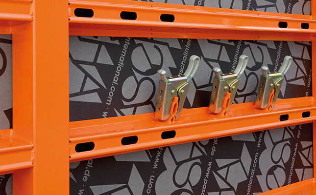  practically integrated supports for the storage of connecting pieces in the LOGO.3 formwork panels