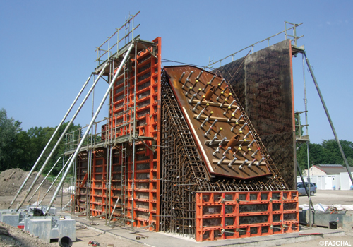 Every abutment was created below ground with 395 m² of formwork, with a further 118 m² above ground