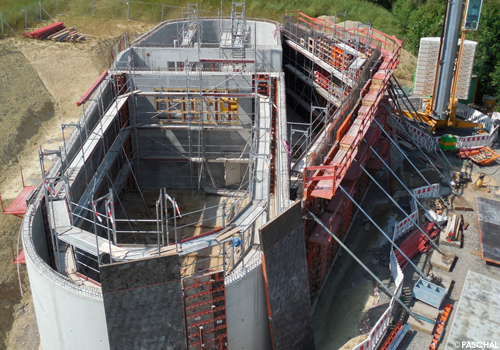 Le voile en béton de chaque bassin d'eau pure devait être réalisé sans joint de phasage vertical.