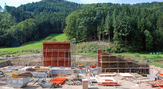 Überblick über die Baustelle des Rückhaltebeckens Haslach