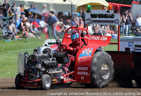 Соревнование тракторов (Tractor Pulling)